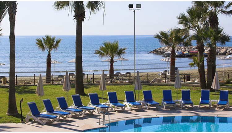 The Golden Bay Beach Hotel, Кипр